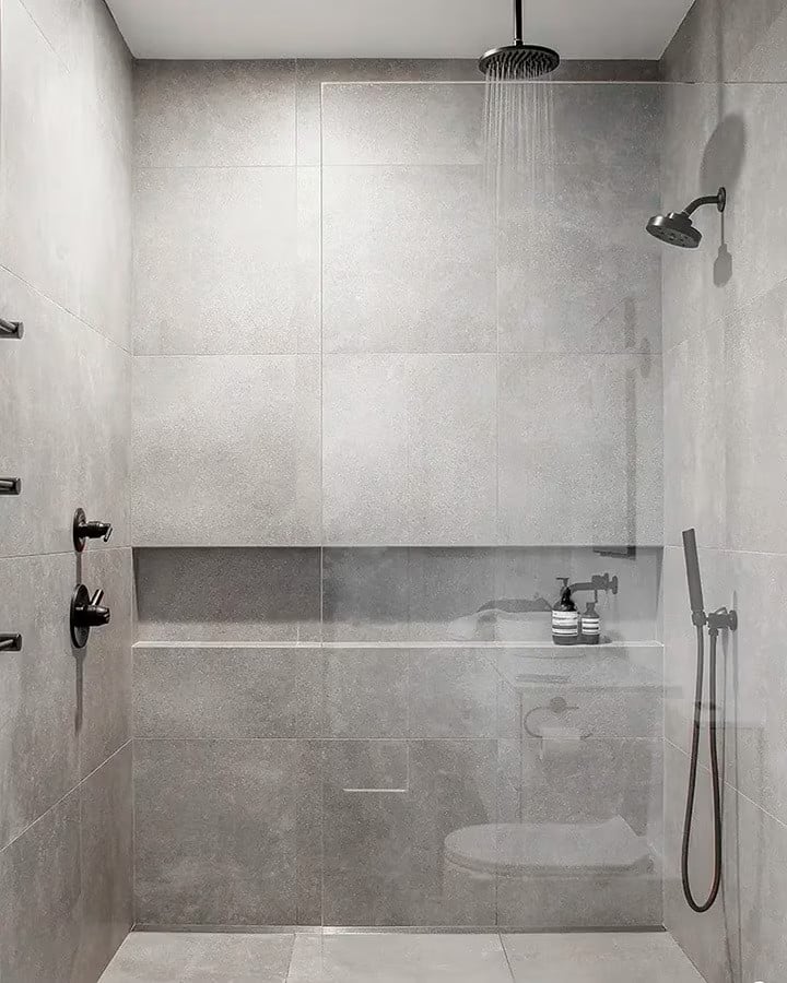 Horizontal Niche Extending the Whole Length of The Wall