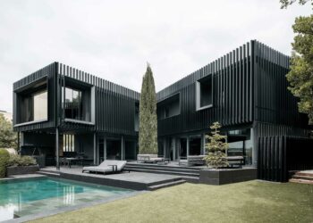 Modern Black Houses with Gorgeous Exteriors