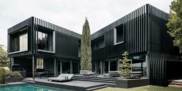 Modern Black Houses with Gorgeous Exteriors