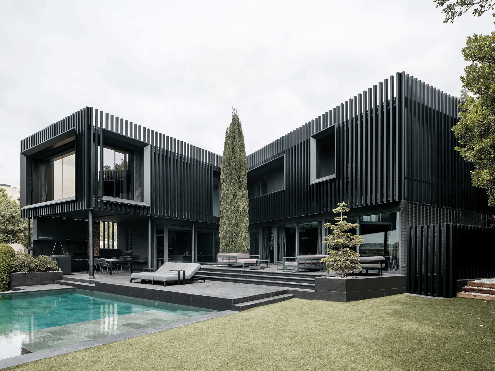 Modern Black Houses with Gorgeous Exteriors