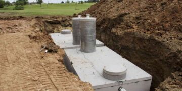 how does a septic system work